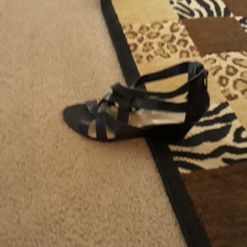 Sandals - Picture 2 of 3